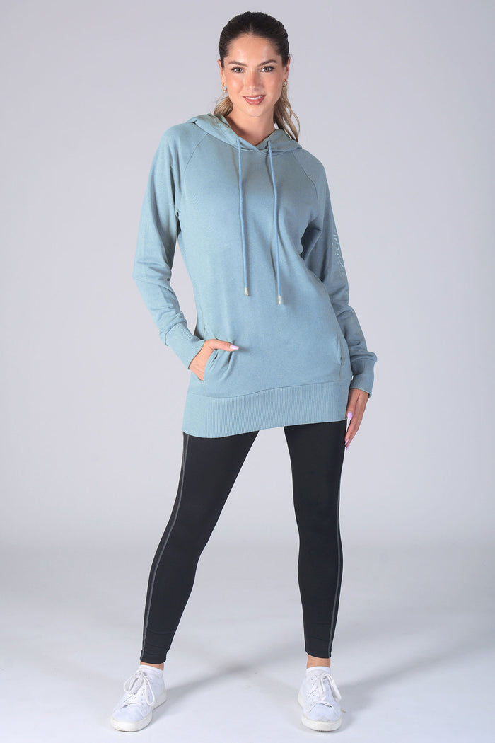 Woman wearing blue Longline Hoodie with pocket leggings