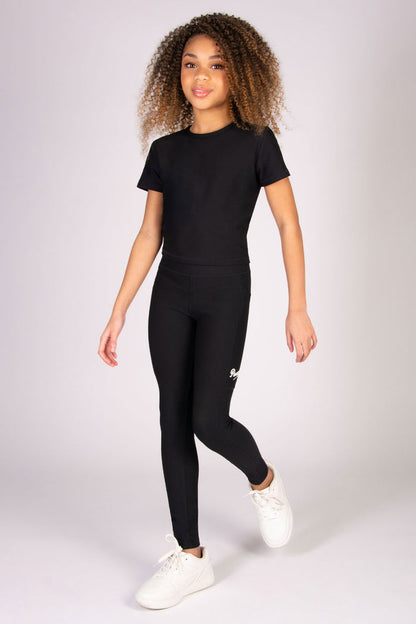 Black rib performance leggings for girls featuring smooth side pockets and wide wasitband.
