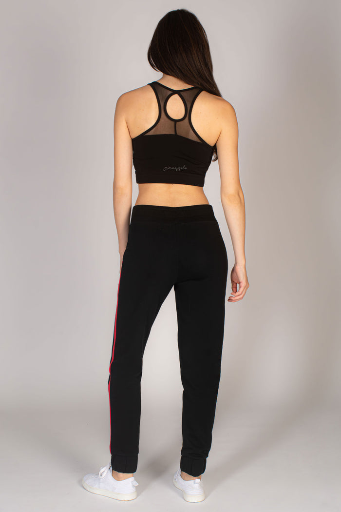 Black joggers for women, the perfect addition to your Christmas wardrobe this season!