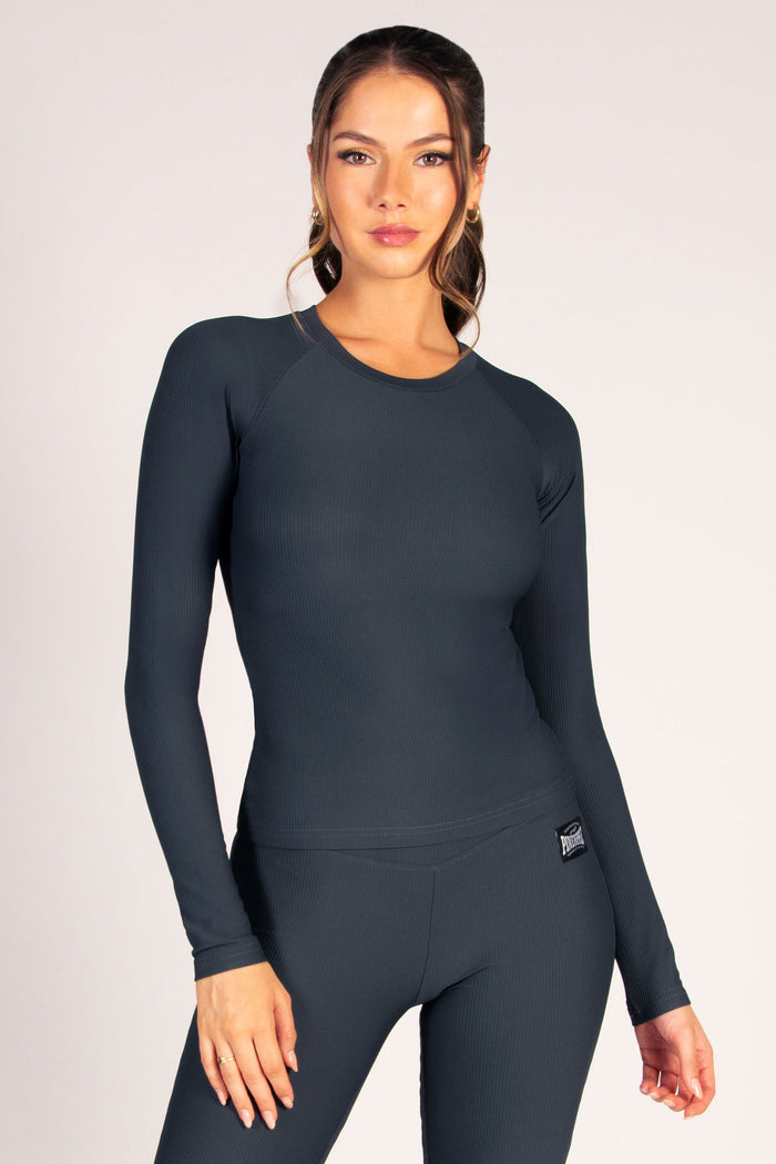Women's long sleeve gym top made out of rib fabric, sweat-proof, maximum support for any exercise.