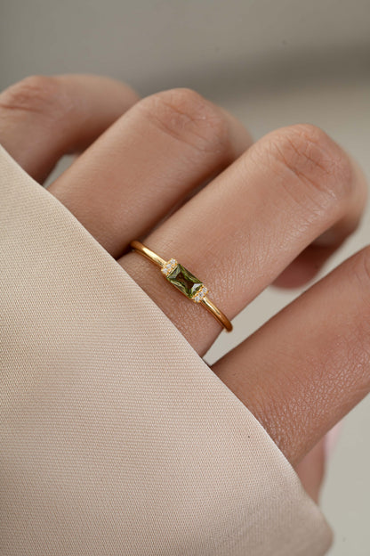 Peridot Simple Baguette Ring
