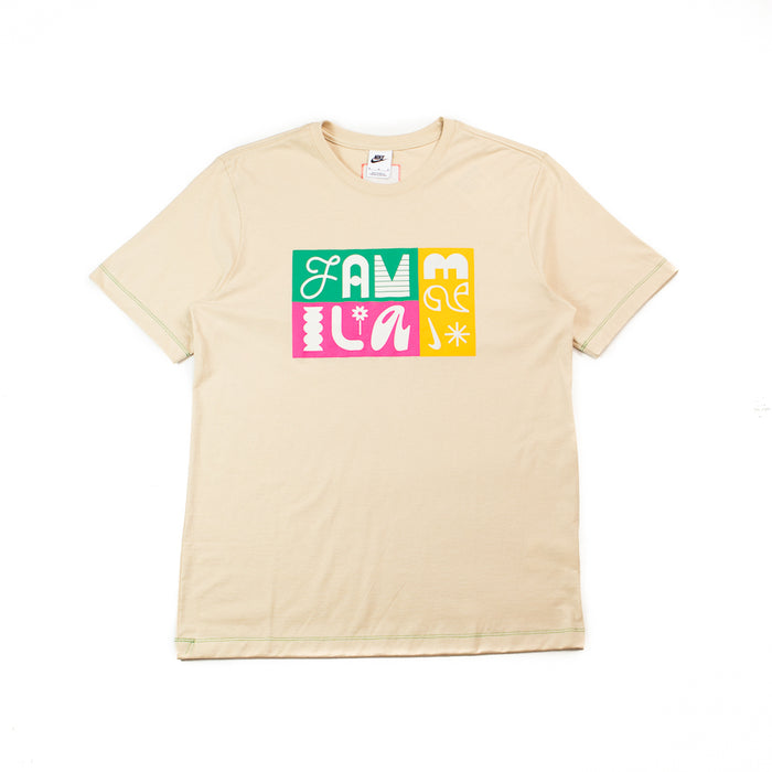 Nike Sportswear Familia Tee (Sanddrift)