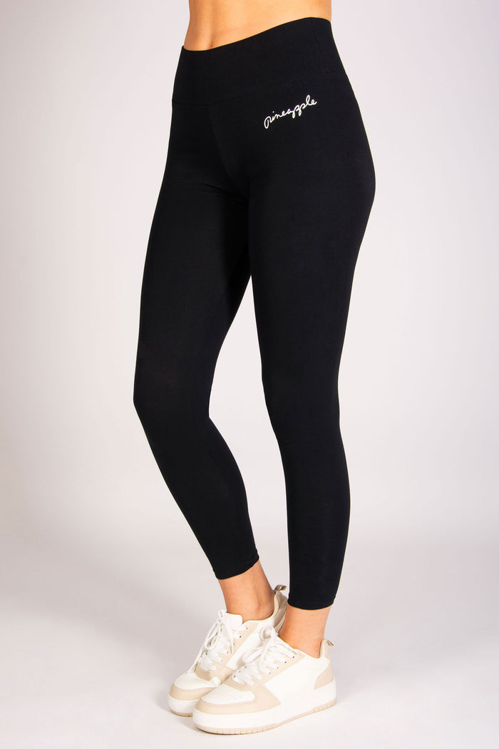 Black 7/8 leggings for women in cotton-rich fabric that's soft and durable.