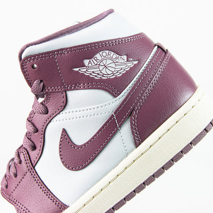 Wmns Air Jordan 1 Mid (Pure Platinum/Sky J Muave-Sail)