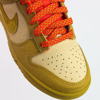 WMNS Dunk Low (Sesame/Bronzine/Picante Red)