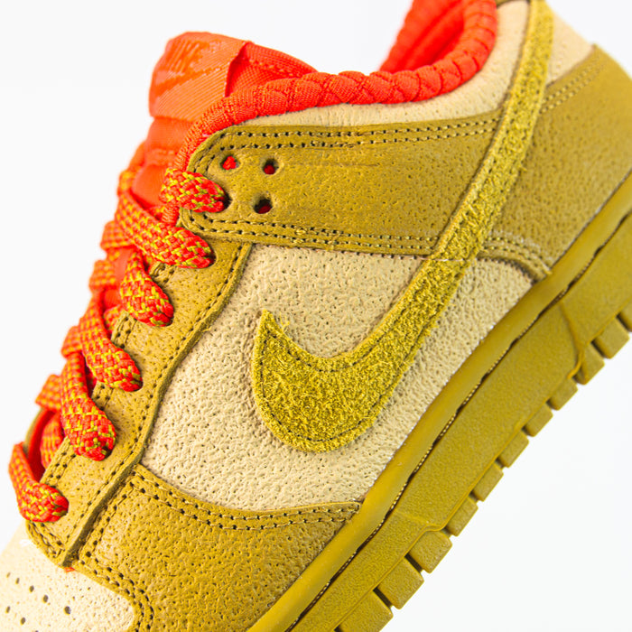 WMNS Dunk Low (Sesame/Bronzine/Picante Red)
